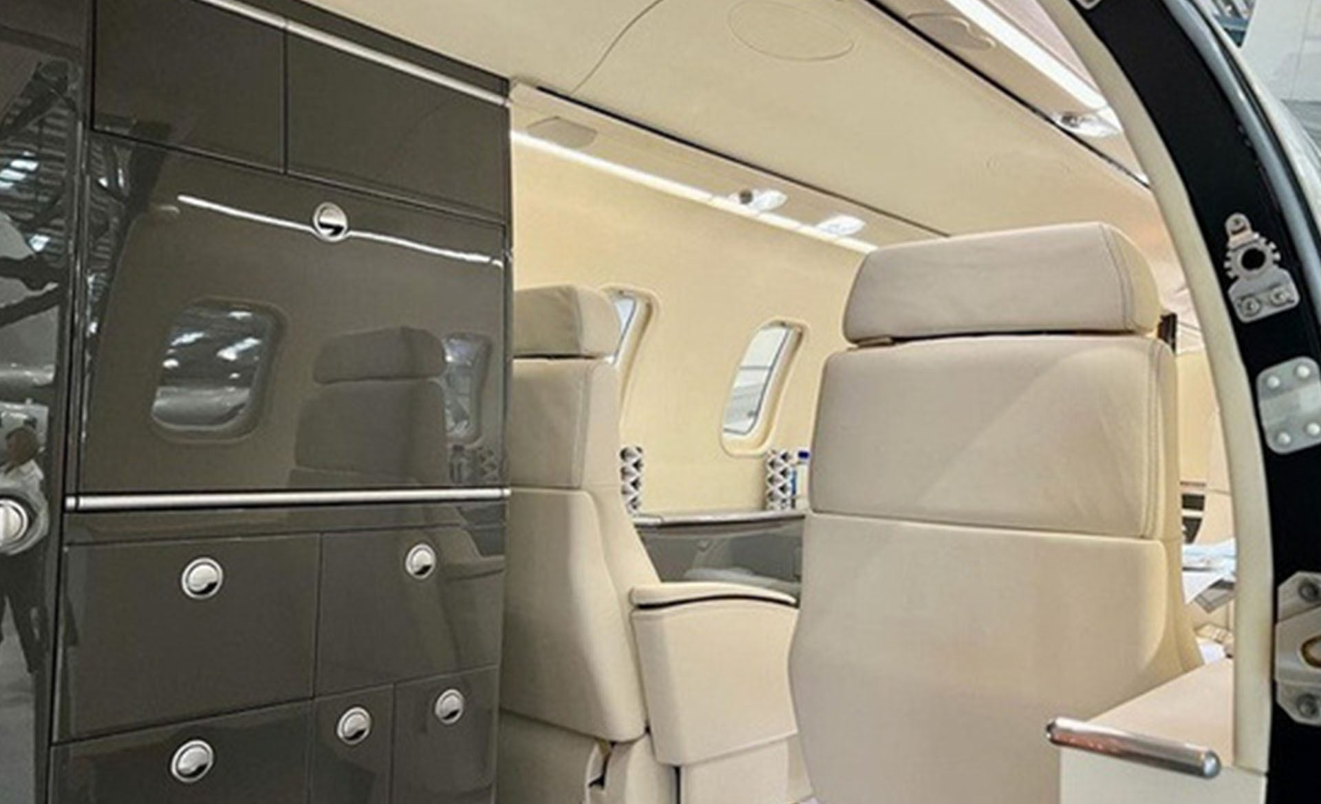2004 Learjet interior